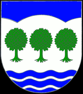 Blasonierung: Das Dorf-Wappen zeigt einen flachgewölbten, erhöhten, beidseitig im Schildrand verschwindenden silbernen Dreiberg über silbernen und blauen Wellen in Blau, belegt mit drei balkenweise angeordneten, bewurzelten grünen Laubbäumen. 